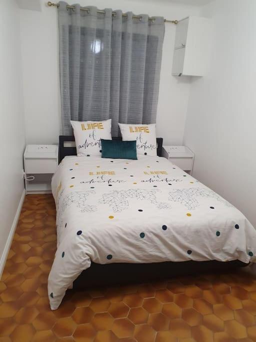Appartement F3 Meuble Et Equipe แซงต์-ซีเปรียง ภายนอก รูปภาพ