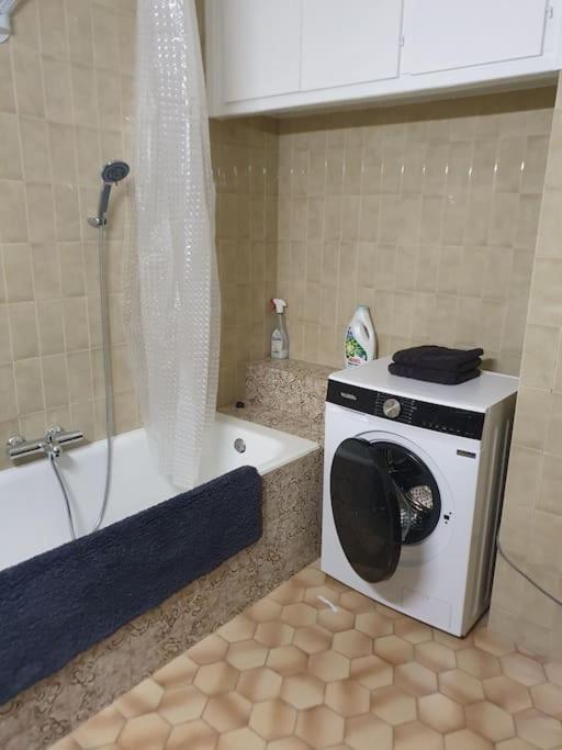 Appartement F3 Meuble Et Equipe แซงต์-ซีเปรียง ภายนอก รูปภาพ