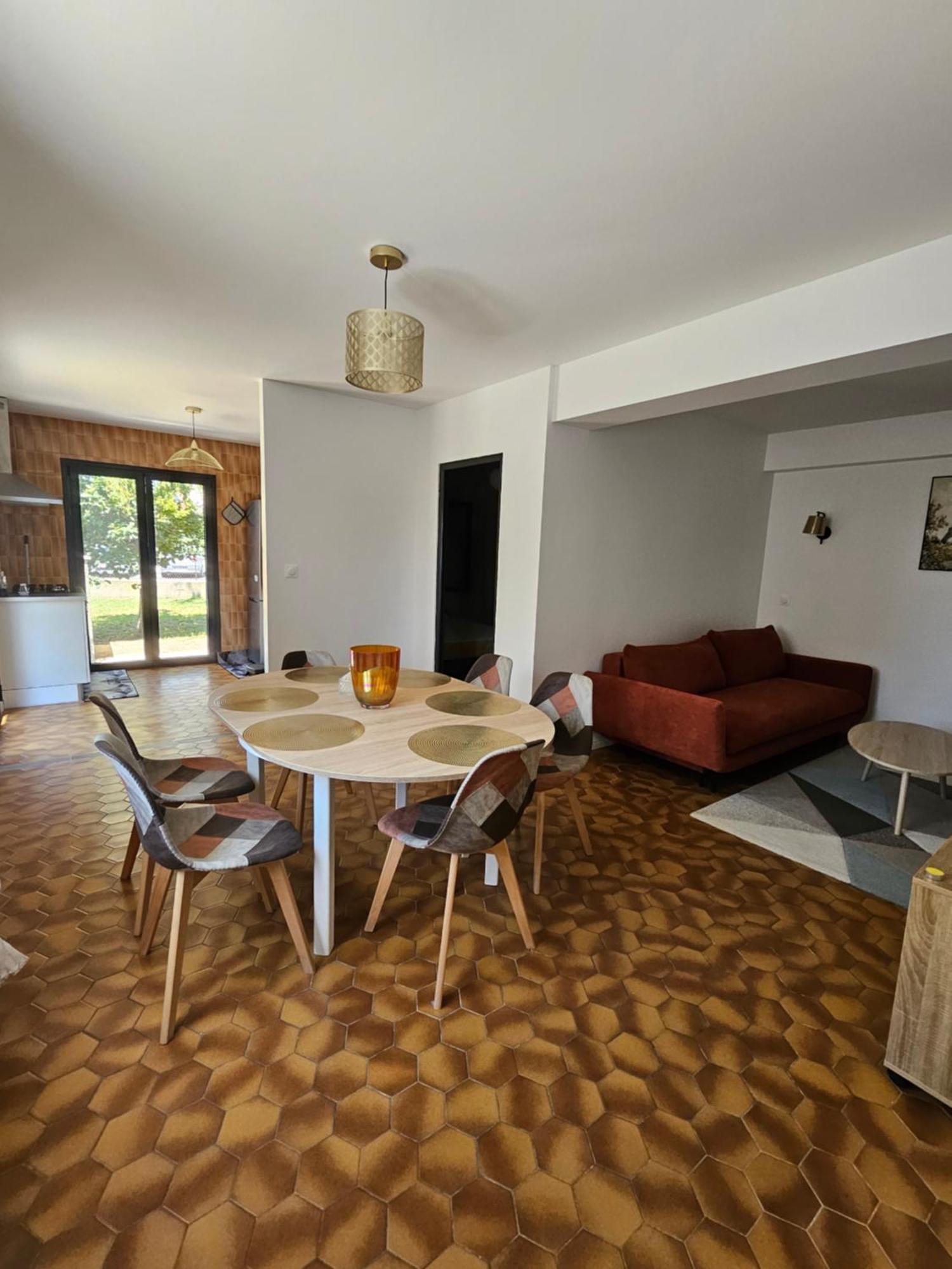 Appartement F3 Meuble Et Equipe แซงต์-ซีเปรียง ภายนอก รูปภาพ